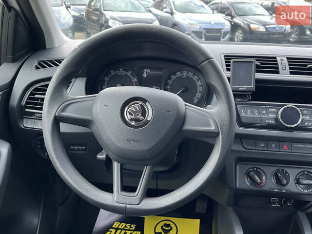 Белый Шкода Фабия, объемом двигателя 1 л и пробегом 84 тыс. км за 7450 $, фото 9 на Automoto.ua