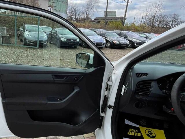 Белый Шкода Фабия, объемом двигателя 1 л и пробегом 84 тыс. км за 7450 $, фото 15 на Automoto.ua