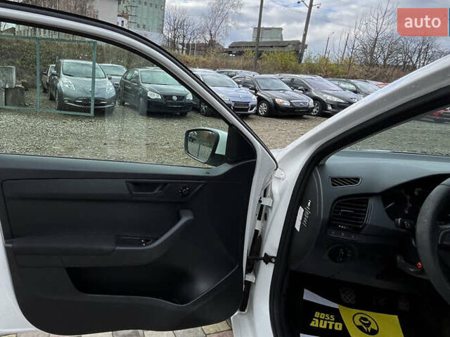 Белый Шкода Фабия, объемом двигателя 1 л и пробегом 84 тыс. км за 7450 $, фото 15 на Automoto.ua