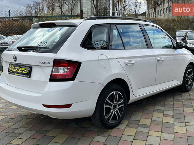 Белый Шкода Фабия, объемом двигателя 1 л и пробегом 84 тыс. км за 7450 $, фото 6 на Automoto.ua