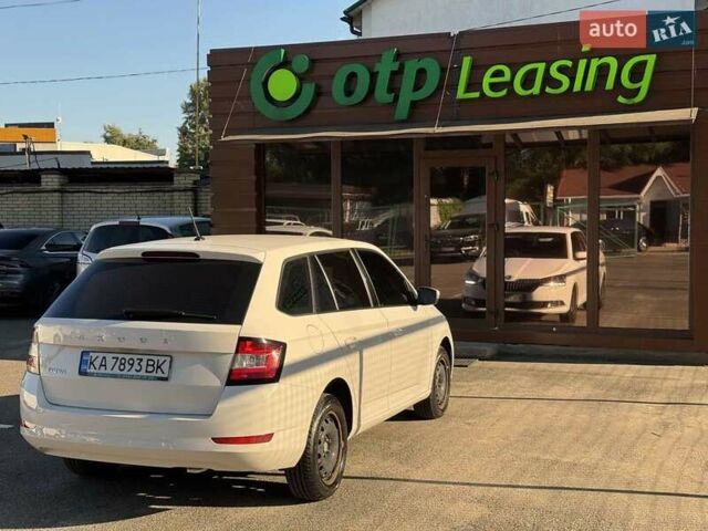 Белый Шкода Фабия, объемом двигателя 1 л и пробегом 158 тыс. км за 9500 $, фото 3 на Automoto.ua