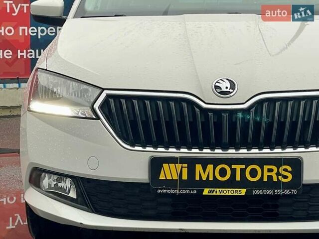 Белый Шкода Фабия, объемом двигателя 1 л и пробегом 65 тыс. км за 12500 $, фото 8 на Automoto.ua