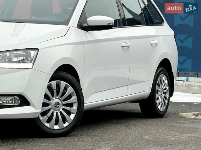 Белый Шкода Фабия, объемом двигателя 1 л и пробегом 61 тыс. км за 11000 $, фото 7 на Automoto.ua