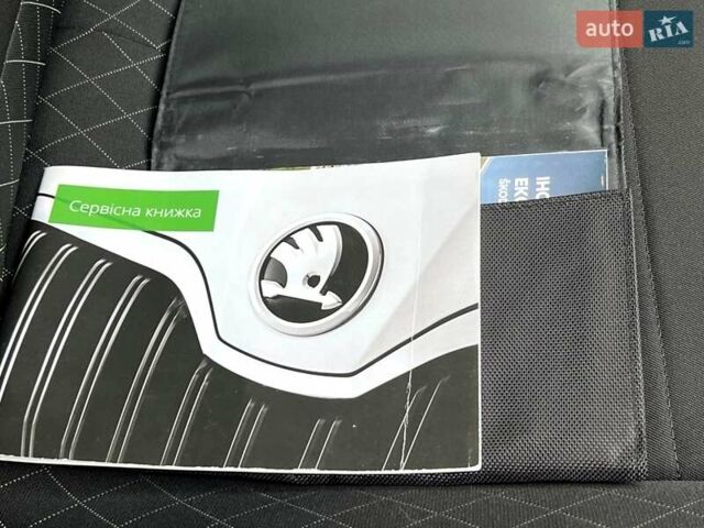 Белый Шкода Фабия, объемом двигателя 1 л и пробегом 61 тыс. км за 11000 $, фото 59 на Automoto.ua