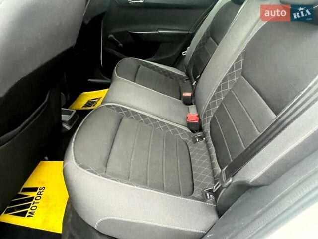 Белый Шкода Фабия, объемом двигателя 1 л и пробегом 70 тыс. км за 12500 $, фото 37 на Automoto.ua