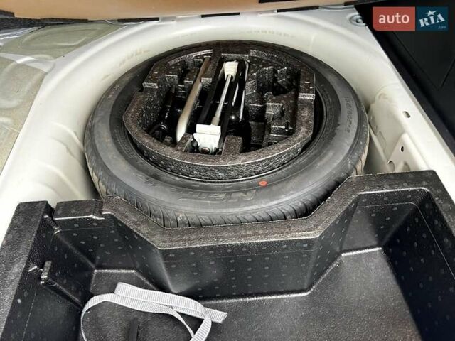 Белый Шкода Фабия, объемом двигателя 1 л и пробегом 61 тыс. км за 11000 $, фото 53 на Automoto.ua