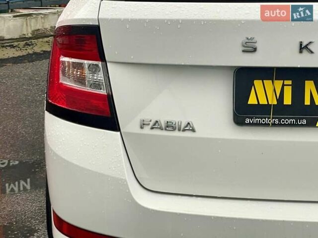 Белый Шкода Фабия, объемом двигателя 1 л и пробегом 65 тыс. км за 12500 $, фото 15 на Automoto.ua