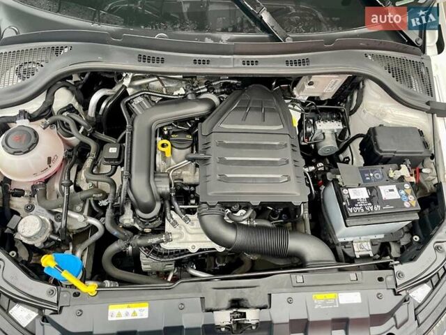 Белый Шкода Фабия, объемом двигателя 1 л и пробегом 65 тыс. км за 12500 $, фото 52 на Automoto.ua