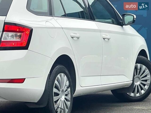 Белый Шкода Фабия, объемом двигателя 1 л и пробегом 70 тыс. км за 12500 $, фото 15 на Automoto.ua
