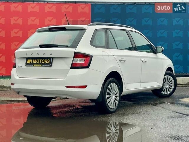 Белый Шкода Фабия, объемом двигателя 1 л и пробегом 65 тыс. км за 12500 $, фото 2 на Automoto.ua