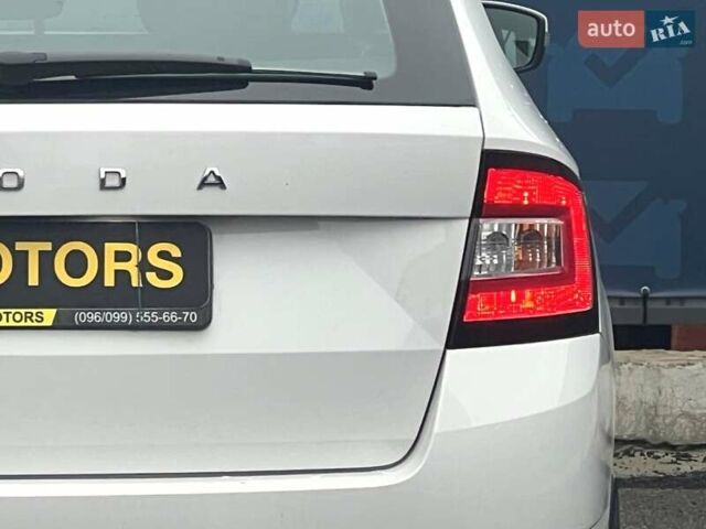 Белый Шкода Фабия, объемом двигателя 1 л и пробегом 70 тыс. км за 12500 $, фото 9 на Automoto.ua