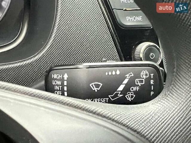 Белый Шкода Фабия, объемом двигателя 1 л и пробегом 70 тыс. км за 12500 $, фото 24 на Automoto.ua