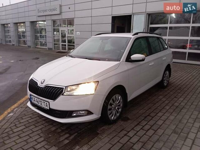 Білий Шкода Фабія, об'ємом двигуна 1 л та пробігом 64 тис. км за 11300 $, фото 1 на Automoto.ua