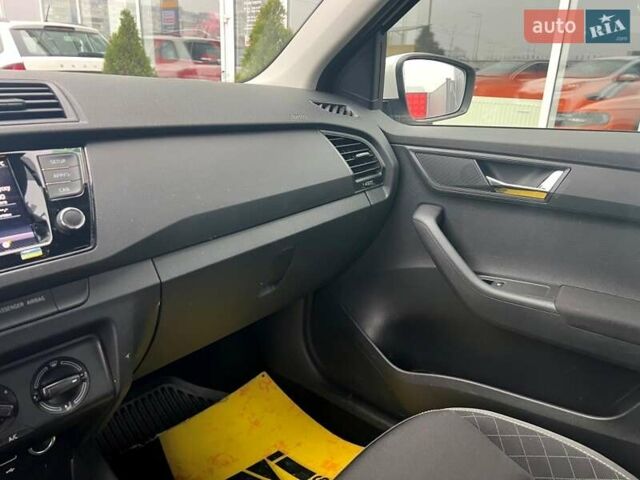 Белый Шкода Фабия, объемом двигателя 1 л и пробегом 70 тыс. км за 12500 $, фото 32 на Automoto.ua