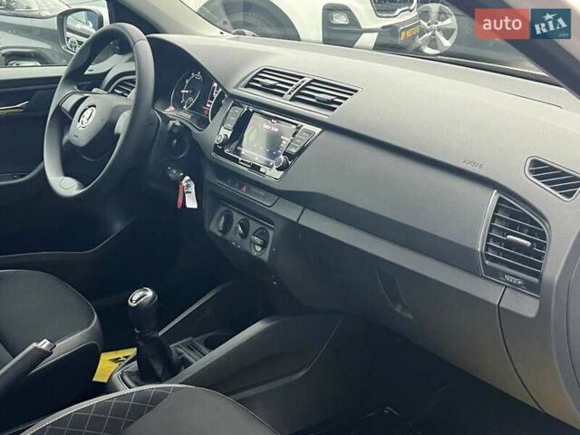 Белый Шкода Фабия, объемом двигателя 1 л и пробегом 70 тыс. км за 12500 $, фото 47 на Automoto.ua