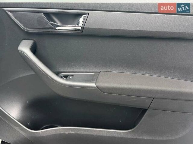 Белый Шкода Фабия, объемом двигателя 1 л и пробегом 70 тыс. км за 12500 $, фото 46 на Automoto.ua