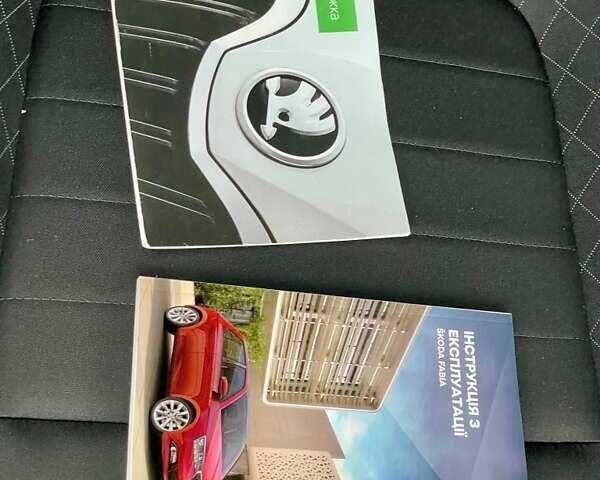 Белый Шкода Фабия, объемом двигателя 1 л и пробегом 65 тыс. км за 12500 $, фото 57 на Automoto.ua