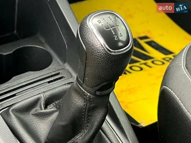 Белый Шкода Фабия, объемом двигателя 1 л и пробегом 70 тыс. км за 12500 $, фото 31 на Automoto.ua