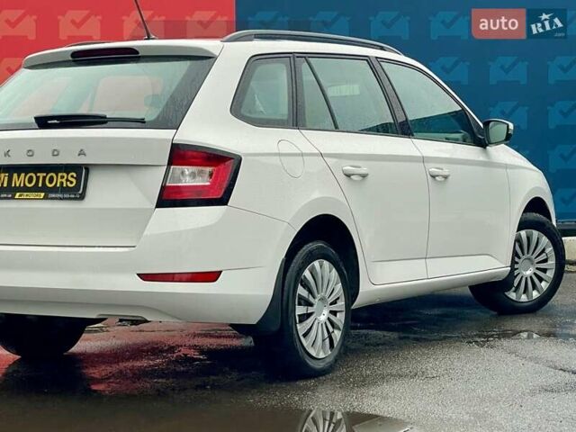 Белый Шкода Фабия, объемом двигателя 1 л и пробегом 65 тыс. км за 12500 $, фото 19 на Automoto.ua