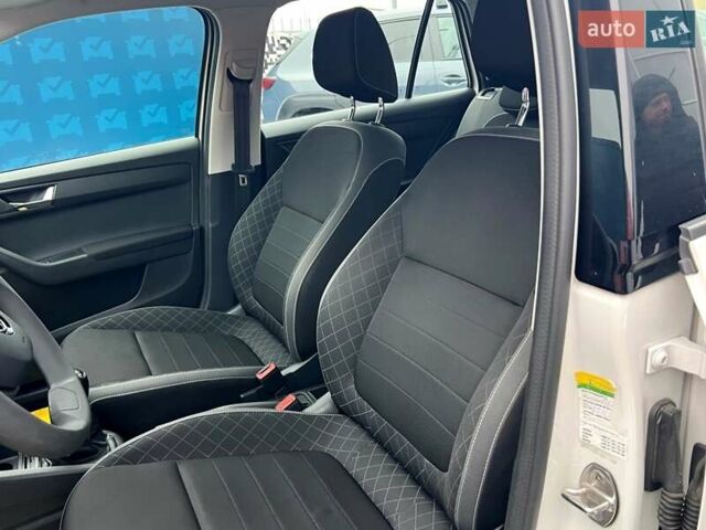 Белый Шкода Фабия, объемом двигателя 1 л и пробегом 61 тыс. км за 11000 $, фото 35 на Automoto.ua