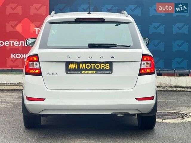 Белый Шкода Фабия, объемом двигателя 1 л и пробегом 70 тыс. км за 12500 $, фото 5 на Automoto.ua
