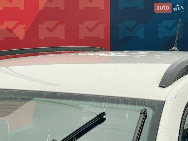 Белый Шкода Фабия, объемом двигателя 1 л и пробегом 65 тыс. км за 12500 $, фото 23 на Automoto.ua