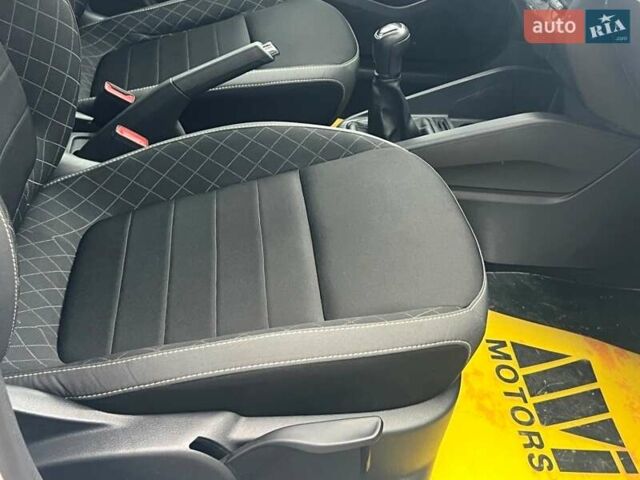 Белый Шкода Фабия, объемом двигателя 1 л и пробегом 70 тыс. км за 12500 $, фото 49 на Automoto.ua