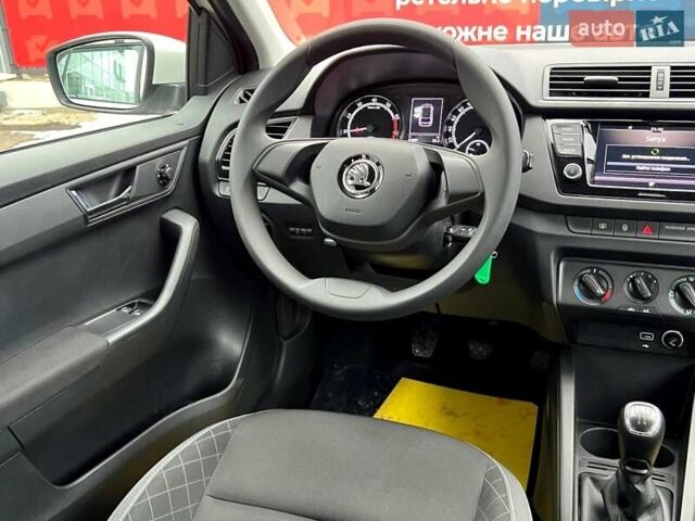 Белый Шкода Фабия, объемом двигателя 1 л и пробегом 61 тыс. км за 11000 $, фото 33 на Automoto.ua
