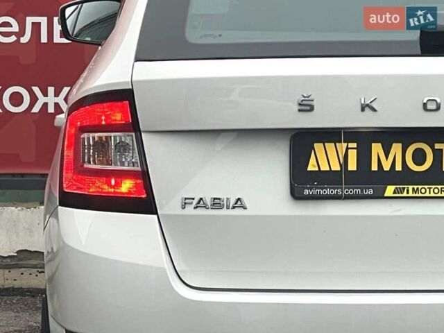 Белый Шкода Фабия, объемом двигателя 1 л и пробегом 70 тыс. км за 12500 $, фото 8 на Automoto.ua