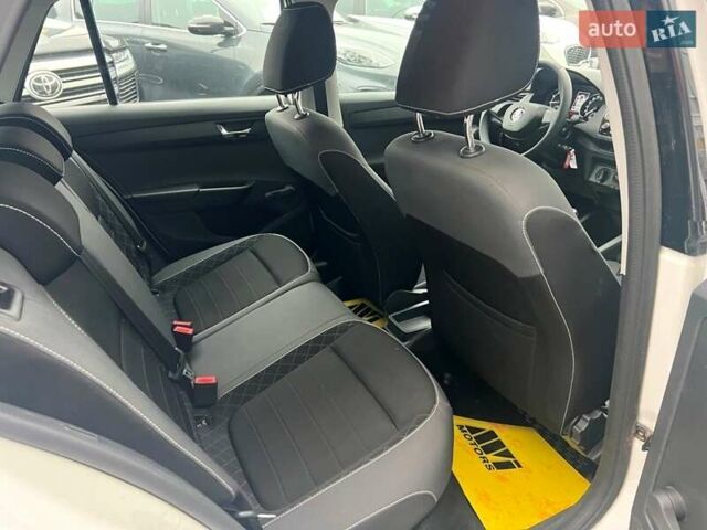 Белый Шкода Фабия, объемом двигателя 1 л и пробегом 70 тыс. км за 12500 $, фото 43 на Automoto.ua