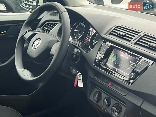 Белый Шкода Фабия, объемом двигателя 1 л и пробегом 70 тыс. км за 12500 $, фото 48 на Automoto.ua