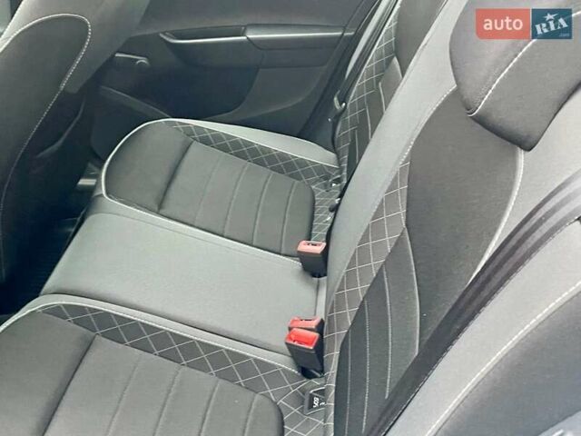 Белый Шкода Фабия, объемом двигателя 1 л и пробегом 65 тыс. км за 12500 $, фото 44 на Automoto.ua