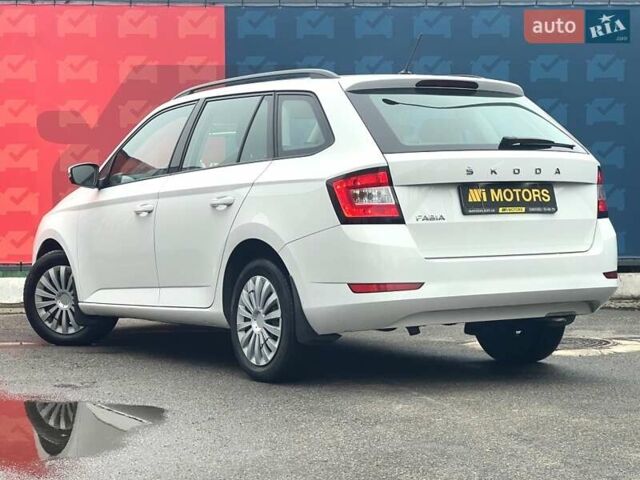 Белый Шкода Фабия, объемом двигателя 1 л и пробегом 70 тыс. км за 12500 $, фото 1 на Automoto.ua