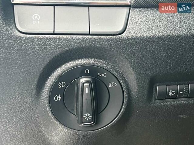 Белый Шкода Фабия, объемом двигателя 1 л и пробегом 70 тыс. км за 12500 $, фото 22 на Automoto.ua