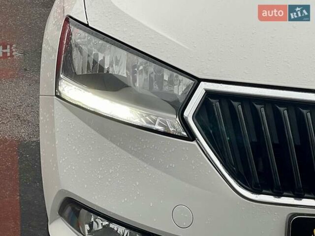 Белый Шкода Фабия, объемом двигателя 1 л и пробегом 65 тыс. км за 12500 $, фото 7 на Automoto.ua