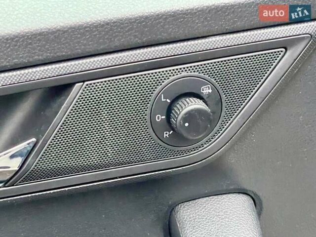 Белый Шкода Фабия, объемом двигателя 1 л и пробегом 65 тыс. км за 12500 $, фото 40 на Automoto.ua