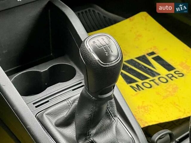 Белый Шкода Фабия, объемом двигателя 1 л и пробегом 65 тыс. км за 12500 $, фото 39 на Automoto.ua