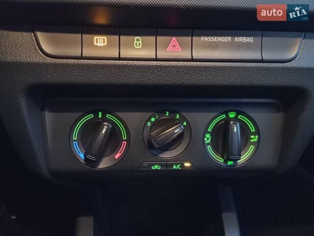 Білий Шкода Фабія, об'ємом двигуна 1 л та пробігом 64 тис. км за 11300 $, фото 13 на Automoto.ua