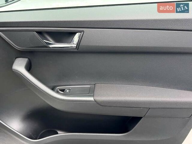 Белый Шкода Фабия, объемом двигателя 1 л и пробегом 61 тыс. км за 11000 $, фото 57 на Automoto.ua