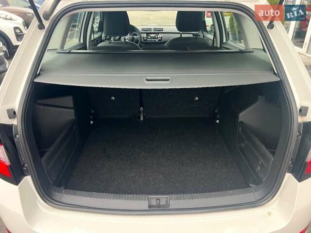 Белый Шкода Фабия, объемом двигателя 1 л и пробегом 70 тыс. км за 12500 $, фото 51 на Automoto.ua