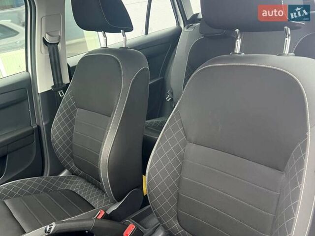 Белый Шкода Фабия, объемом двигателя 1 л и пробегом 70 тыс. км за 12500 $, фото 20 на Automoto.ua