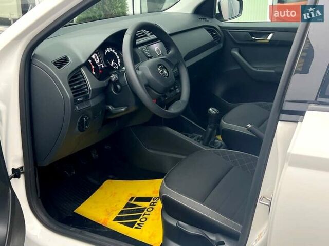 Белый Шкода Фабия, объемом двигателя 1 л и пробегом 70 тыс. км за 12500 $, фото 17 на Automoto.ua