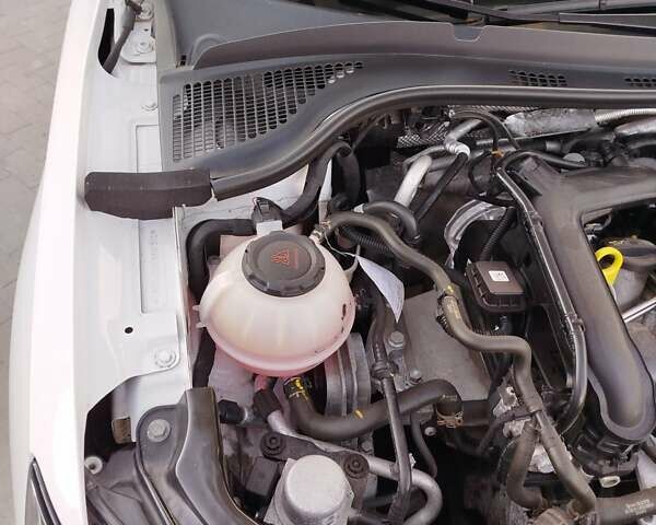 Білий Шкода Фабія, об'ємом двигуна 1 л та пробігом 145 тис. км за 16500 $, фото 4 на Automoto.ua