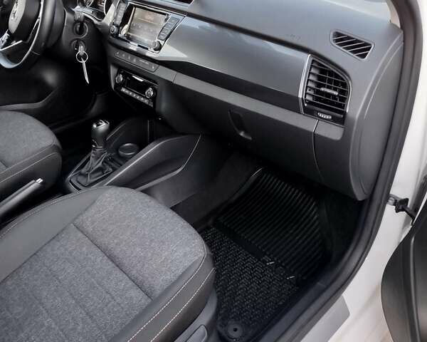 Білий Шкода Фабія, об'ємом двигуна 1 л та пробігом 145 тис. км за 16500 $, фото 20 на Automoto.ua