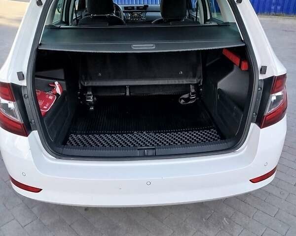 Білий Шкода Фабія, об'ємом двигуна 1 л та пробігом 145 тис. км за 16500 $, фото 17 на Automoto.ua
