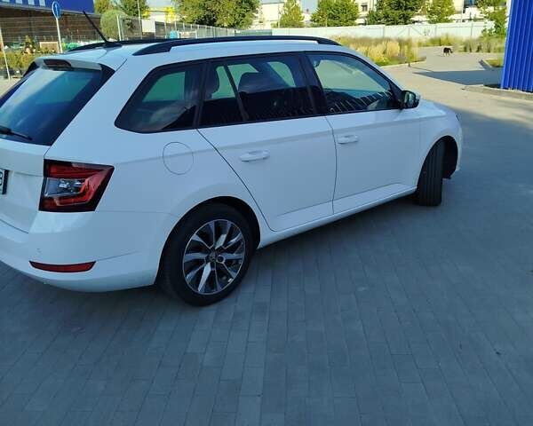Білий Шкода Фабія, об'ємом двигуна 1 л та пробігом 145 тис. км за 16500 $, фото 9 на Automoto.ua