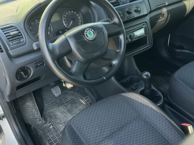Шкода Фабия 2011 в Кривом Роге на Automoto.ua Белый Шкода Фабия, объемом двигателя 1.4 л и пробегом 190 тыс. км за 5200 $, фото 8 на Automoto.ua