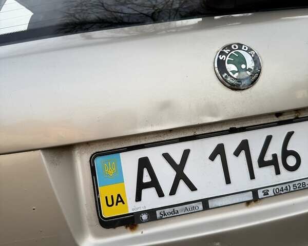 Бежевий Шкода Фабія, об'ємом двигуна 1.2 л та пробігом 203 тис. км за 3000 $, фото 11 на Automoto.ua