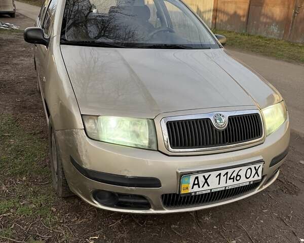 Бежевий Шкода Фабія, об'ємом двигуна 1.2 л та пробігом 203 тис. км за 3000 $, фото 3 на Automoto.ua