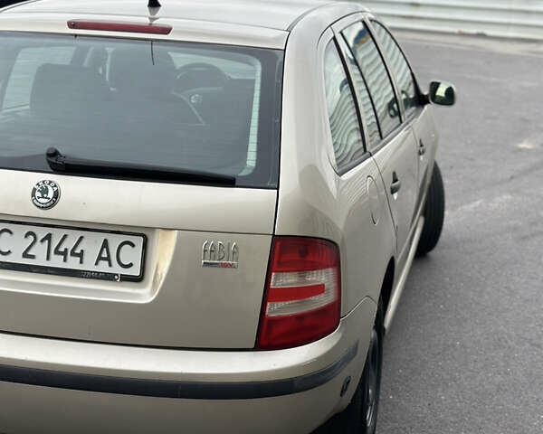 Бежевий Шкода Фабія, об'ємом двигуна 1.4 л та пробігом 271 тис. км за 3450 $, фото 4 на Automoto.ua